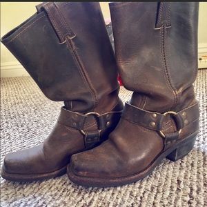 Frye 7’ Harness boots in dark brown
